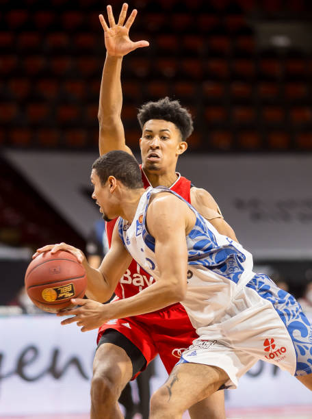 虽略低于约 虽略低于约